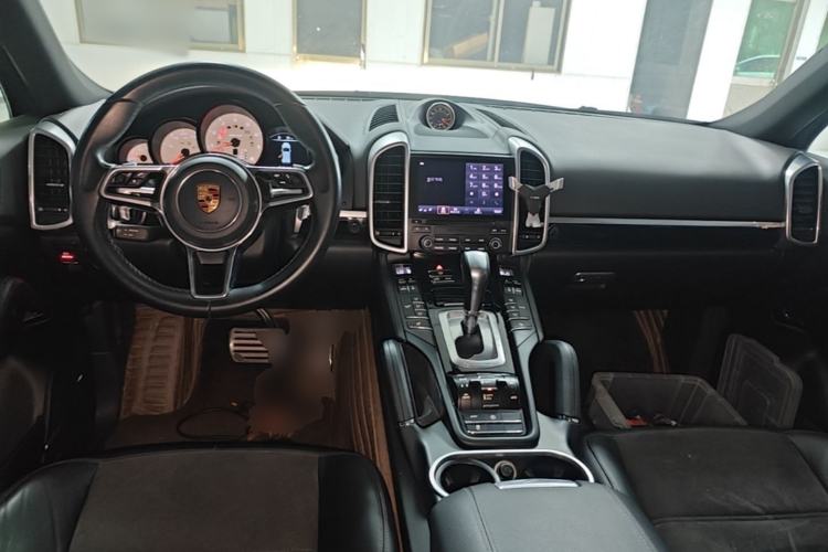 Used Porsche Cayenne 2016 Cayenne Platinum Edition 3.0T Center Console