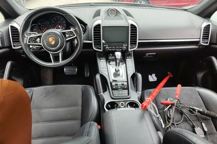Used Porsche Cayenne 2016 Cayenne Platinum Edition 3.0T Center Console