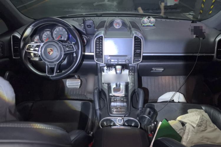 Used Porsche Cayenne 2016 Cayenne Platinum Edition 3.0T Center Console