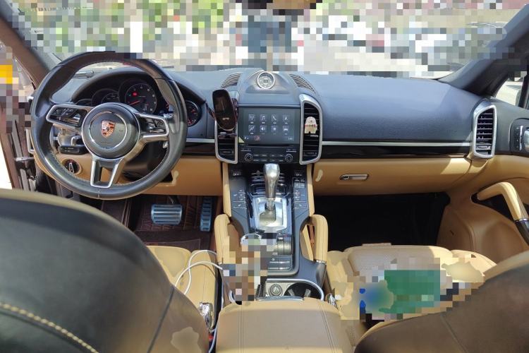 Used Porsche Cayenne 2016 Cayenne Platinum Edition 3.0T Center Console