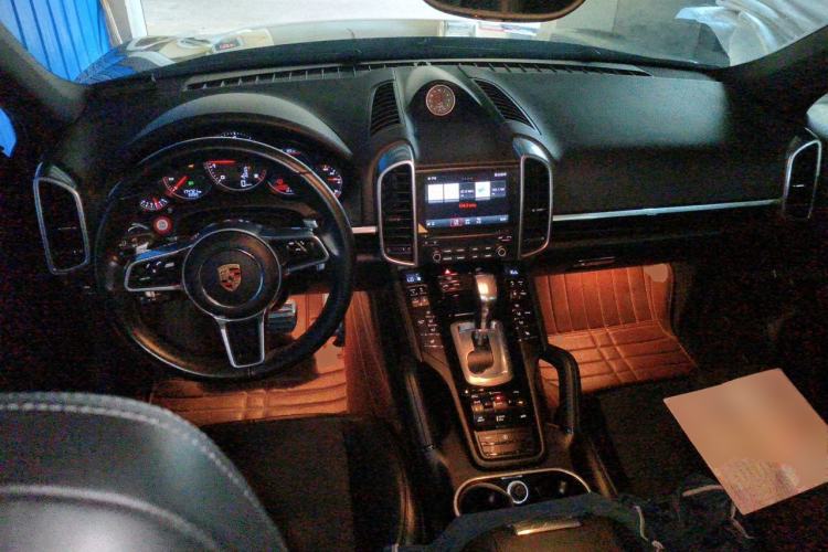 Used Porsche Cayenne 2016 Cayenne Platinum Edition 3.0T Center Console