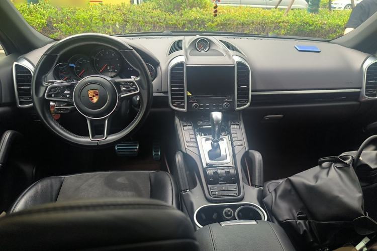 Used Porsche Cayenne 2016 Cayenne Platinum Edition 3.0T Center Console