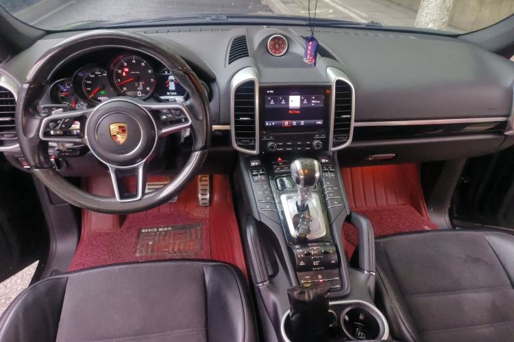 Used Porsche Cayenne 2016 Cayenne Platinum Edition 3.0T Center Console