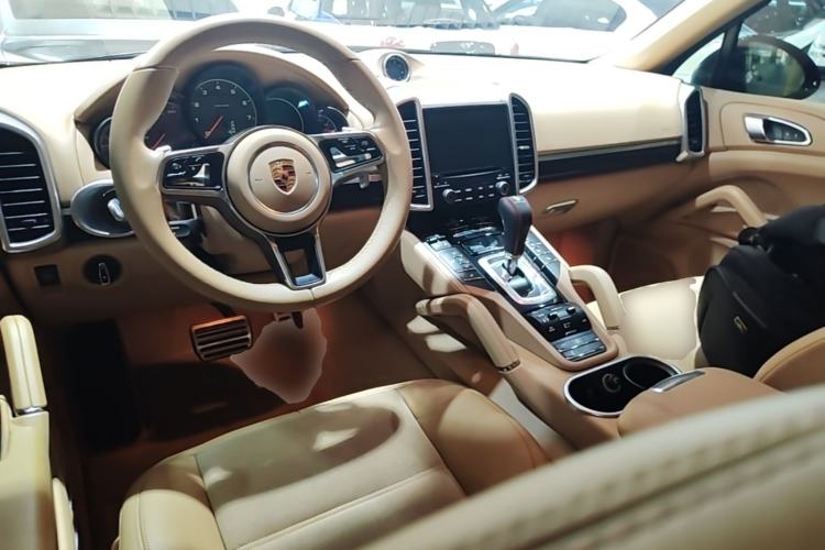 Used Porsche Cayenne 2016 Cayenne Platinum Edition 3.0T Center Console