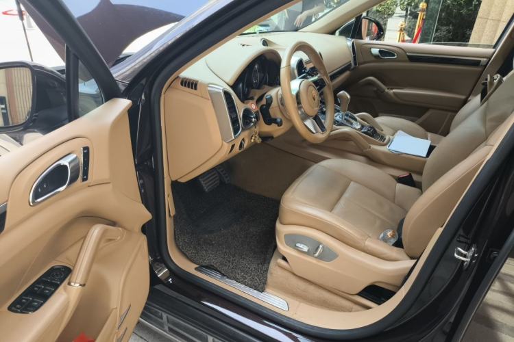 Used Porsche Cayenne 2016 Cayenne Platinum Edition 3.0T Driver Seat
