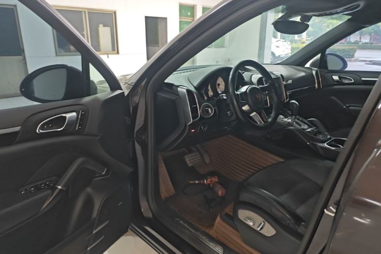 Used Porsche Cayenne 2016 Cayenne Platinum Edition 3.0T Driver Seat