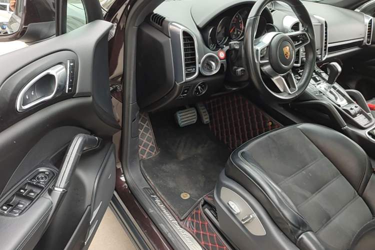 Used Porsche Cayenne 2016 Cayenne Platinum Edition 3.0T Driver Seat