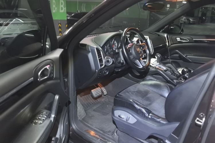 Used Porsche Cayenne 2016 Cayenne Platinum Edition 3.0T Driver Seat