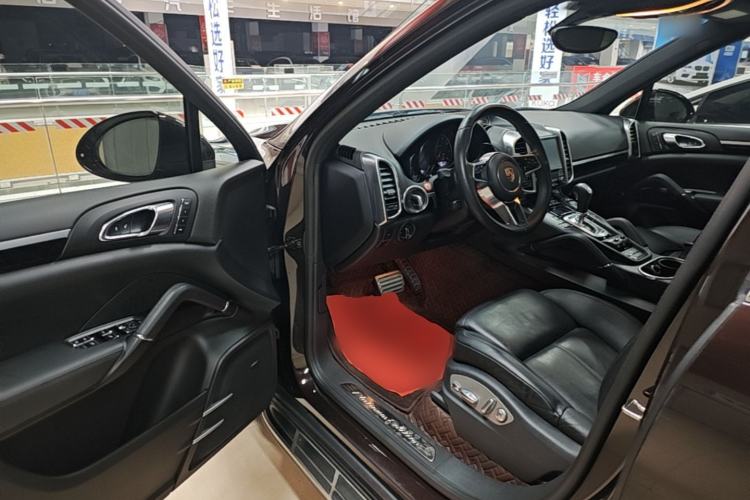 Used Porsche Cayenne 2016 Cayenne Platinum Edition 3.0T Driver Seat
