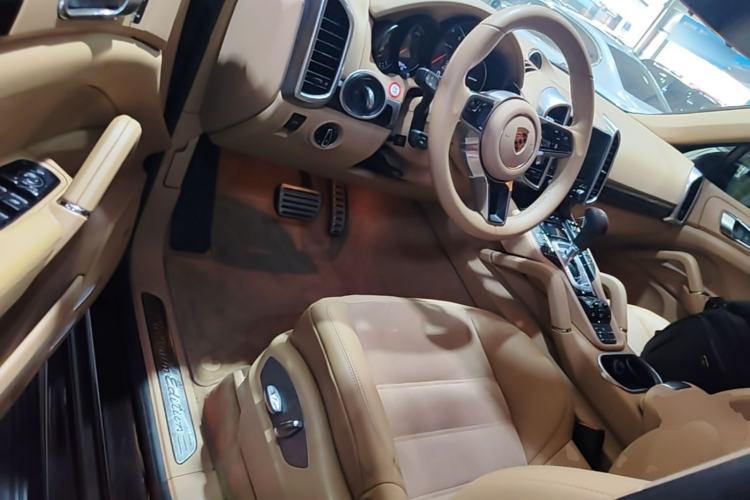 Used Porsche Cayenne 2016 Cayenne Platinum Edition 3.0T Driver Seat