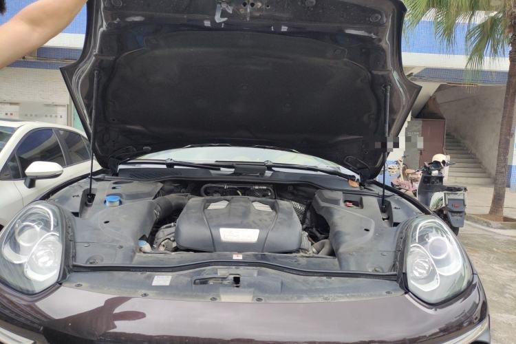 Used Porsche Cayenne 2016 Cayenne 3.0T Engine Bay