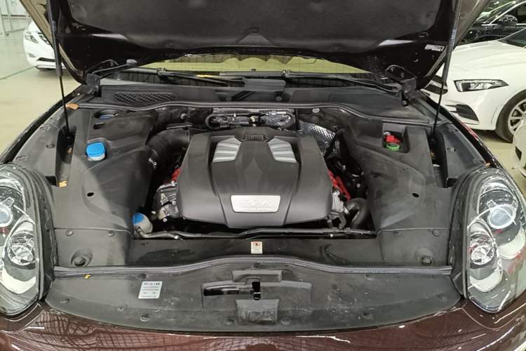 Used Porsche Cayenne 2016 Cayenne 3.0T Engine Bay