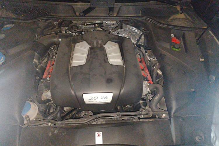 Used Porsche Cayenne 2016 Cayenne 3.0T Engine Bay