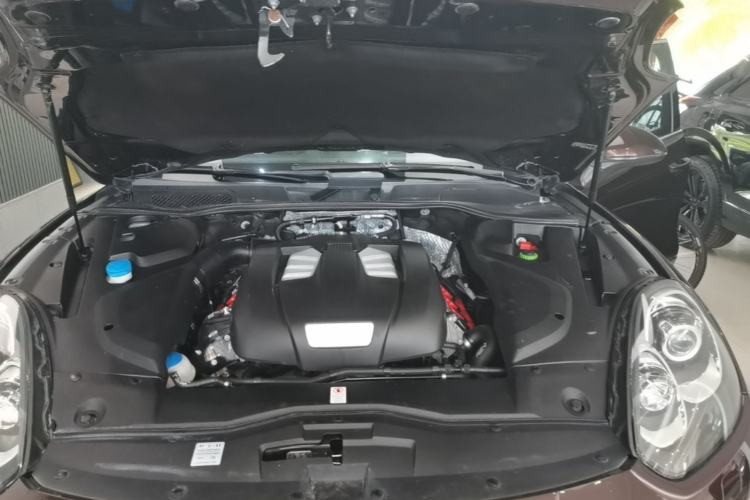 Used Porsche Cayenne 2016 Cayenne 3.0T Engine Bay