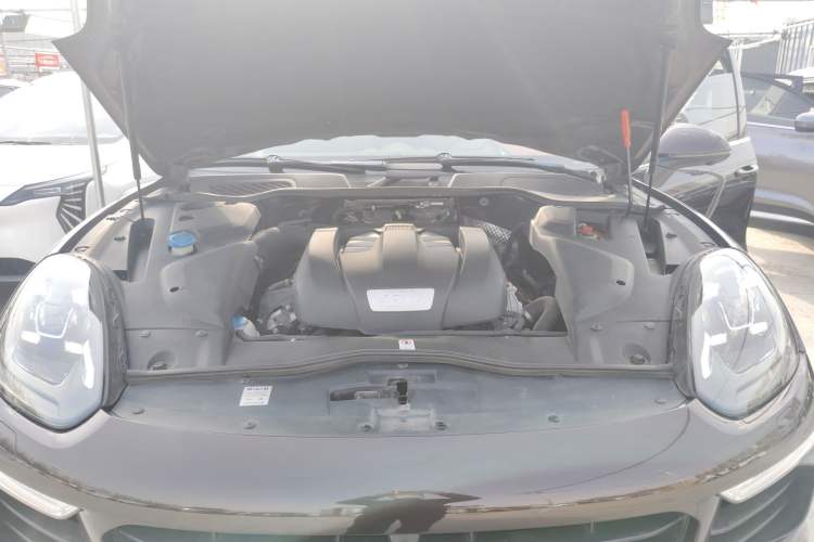 Used Porsche Cayenne 2016 Cayenne 3.0T Engine Bay