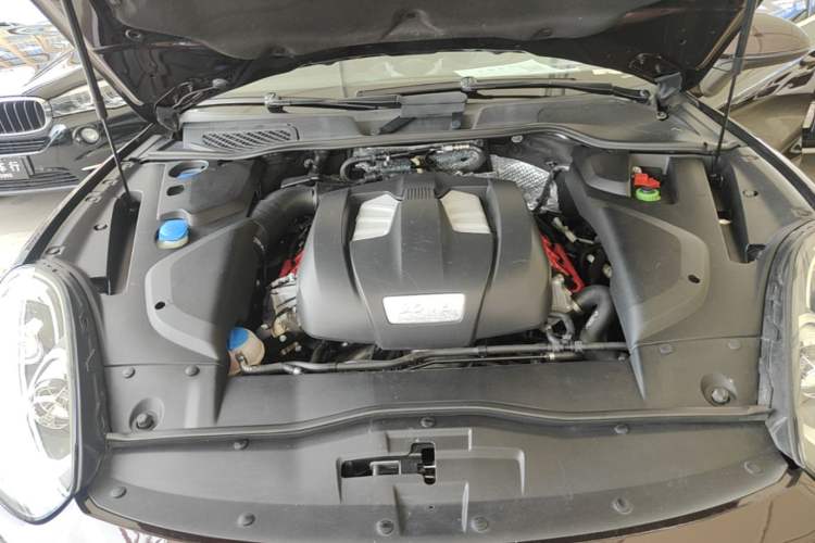 Used Porsche Cayenne 2016 Cayenne 3.0T Engine Bay