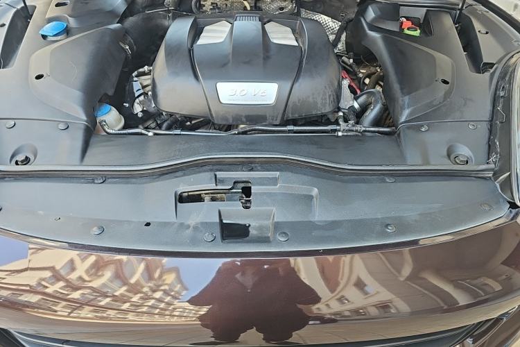 Used Porsche Cayenne  Engine Bay