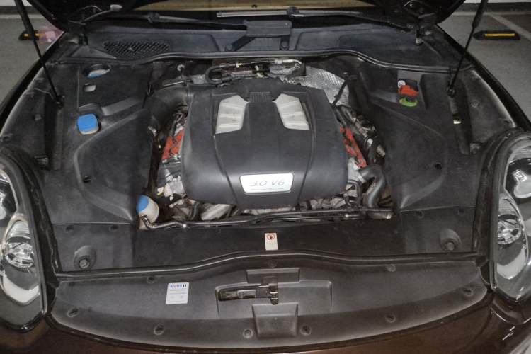 Used Porsche Cayenne 2016 Cayenne 3.0T Engine Bay