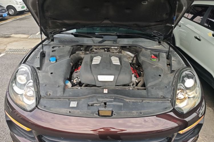 Used Porsche Cayenne 2016 Cayenne 3.0T Engine Bay