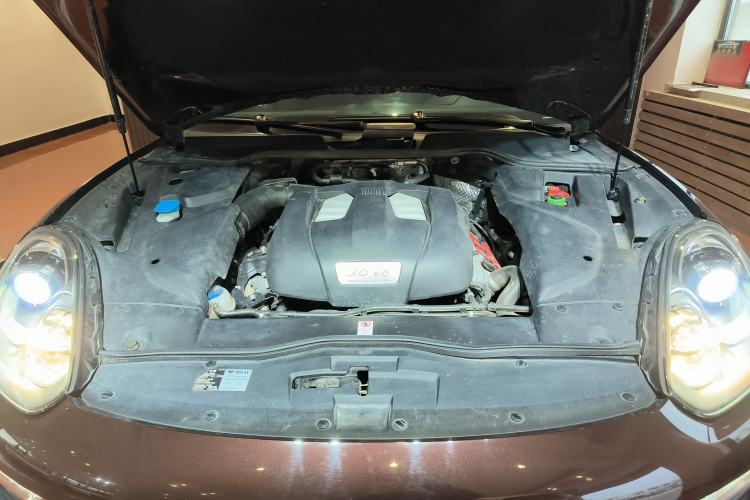 Used Porsche Cayenne 2016 Cayenne 3.0T Engine Bay