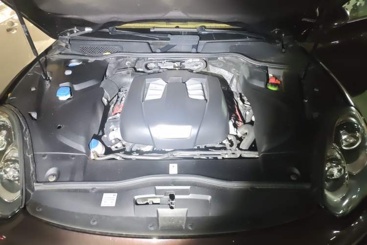 Used Porsche Cayenne 2016 Cayenne Platinum Edition 3.0T Engine Bay