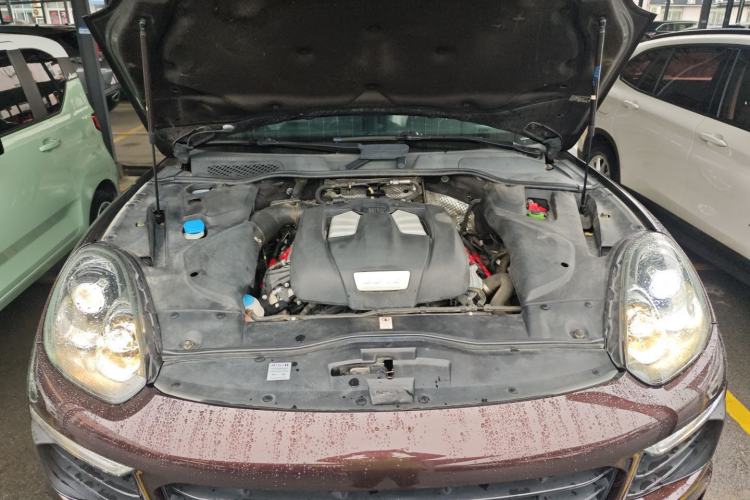 Used Porsche Cayenne 2016 Cayenne 3.0T Engine Bay