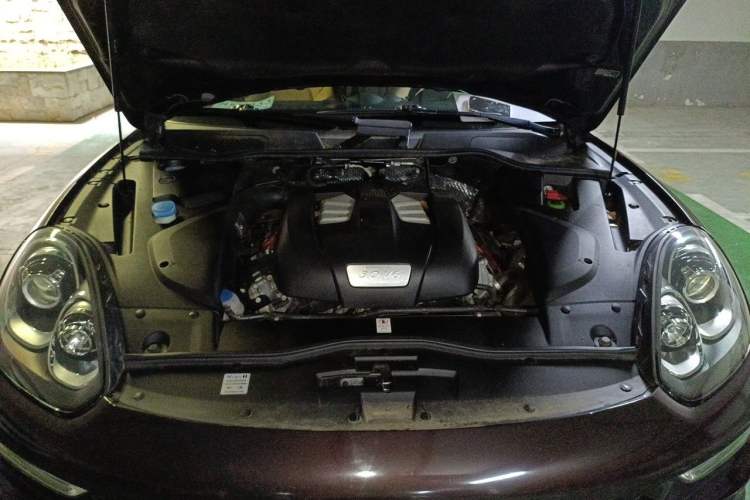 Used Porsche Cayenne 2016 Cayenne 3.0T Engine Bay