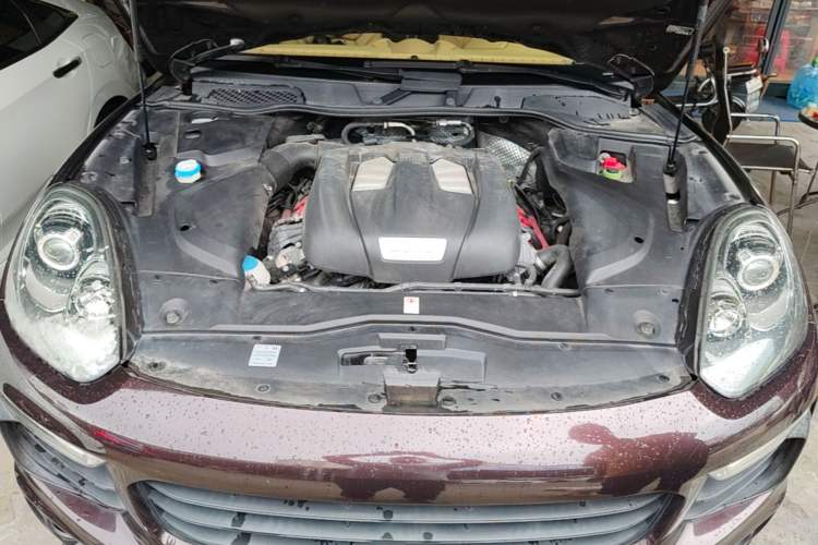 Used Porsche Cayenne 2016 Cayenne 3.0T Engine Bay