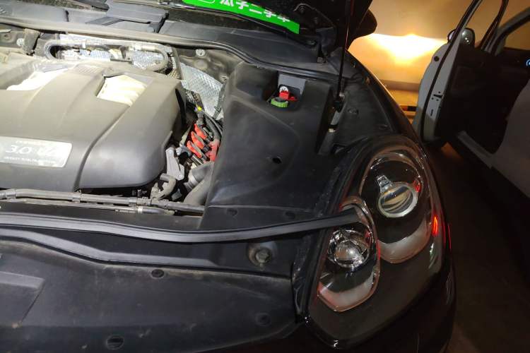 Used Porsche Cayenne 2016 Cayenne Platinum Edition 3.0T Engine Bay Left