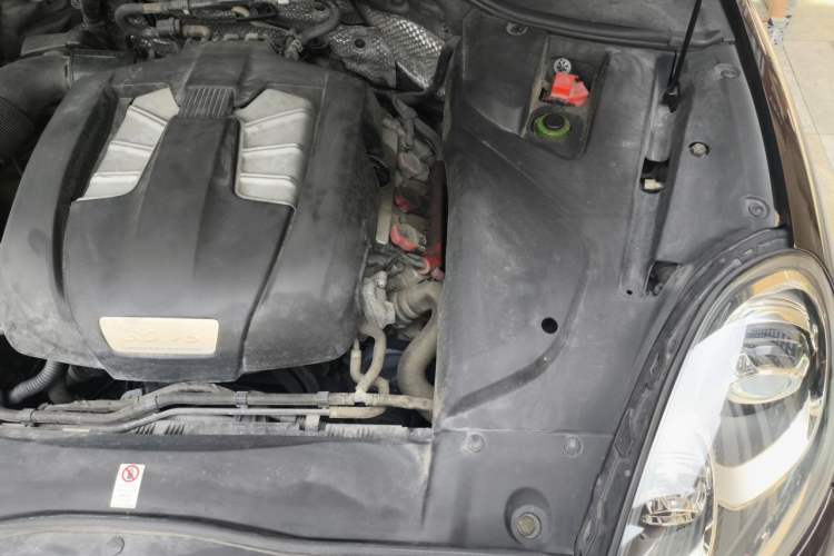 Used Porsche Cayenne 2016 Cayenne Platinum Edition 3.0T Engine Bay Left