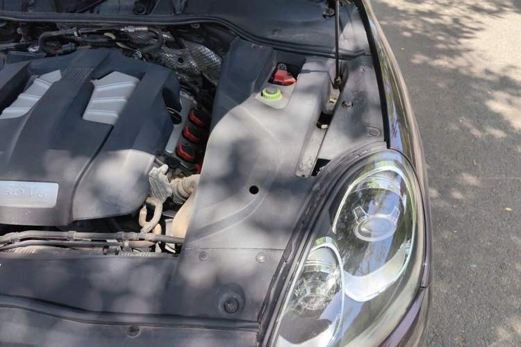 Used Porsche Cayenne 2016 Cayenne 3.0T Engine Bay Left