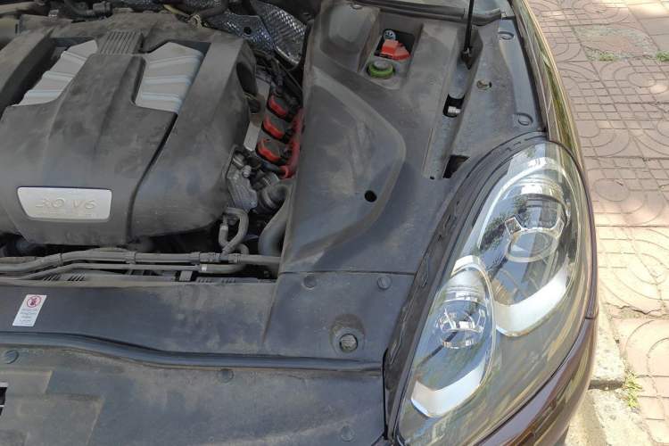Used Porsche Cayenne 2016 Cayenne Platinum Edition 3.0T Engine Bay Left