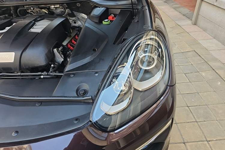 Used Porsche Cayenne  Engine Bay Left