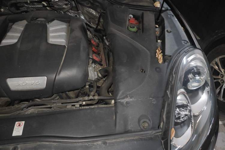 Used Porsche Cayenne 2016 Cayenne 3.0T Engine Bay Left