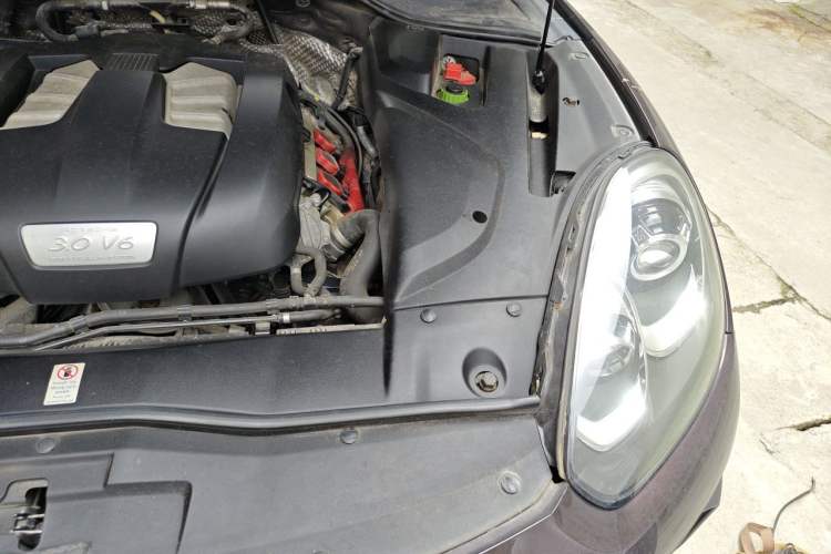 Used Porsche Cayenne 2016 Cayenne 3.0T Engine Bay Left
