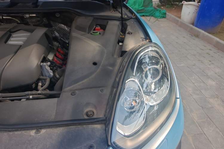 Used Porsche Cayenne 2016 Cayenne Platinum Edition 3.0T Engine Bay Left