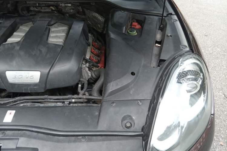 Used Porsche Cayenne 2016 Cayenne Platinum Edition 3.0T Engine Bay Left