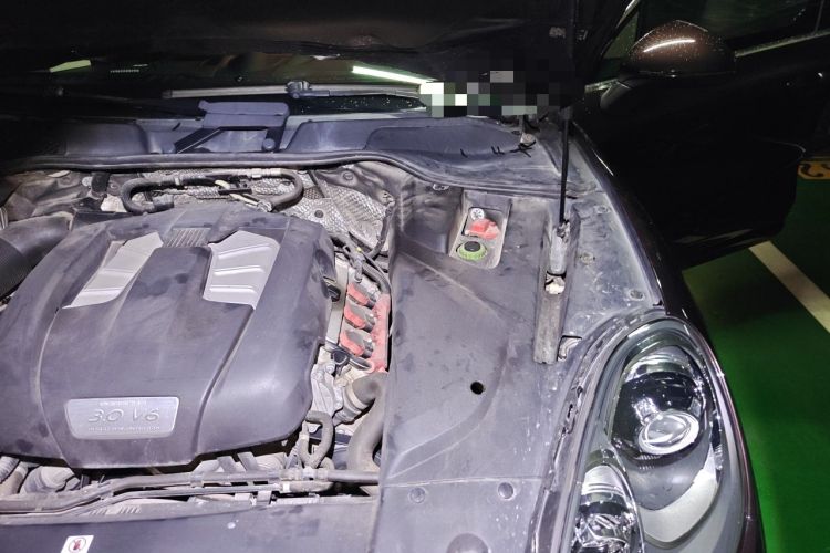 Used Porsche Cayenne 2016 Cayenne Platinum Edition 3.0T Engine Bay Left