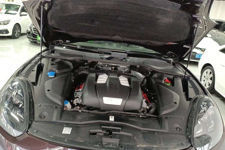 Used Porsche Cayenne 2016 Cayenne 3.0T Engine Bay