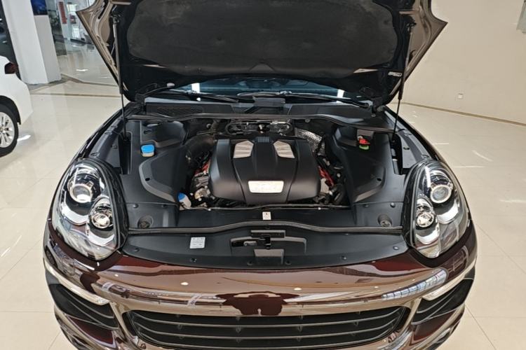 Used Porsche Cayenne 2016 Cayenne Platinum Edition 3.0T Engine Bay