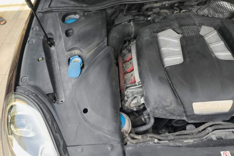 Used Porsche Cayenne 2016 Cayenne Platinum Edition 3.0T Engine Bay Right