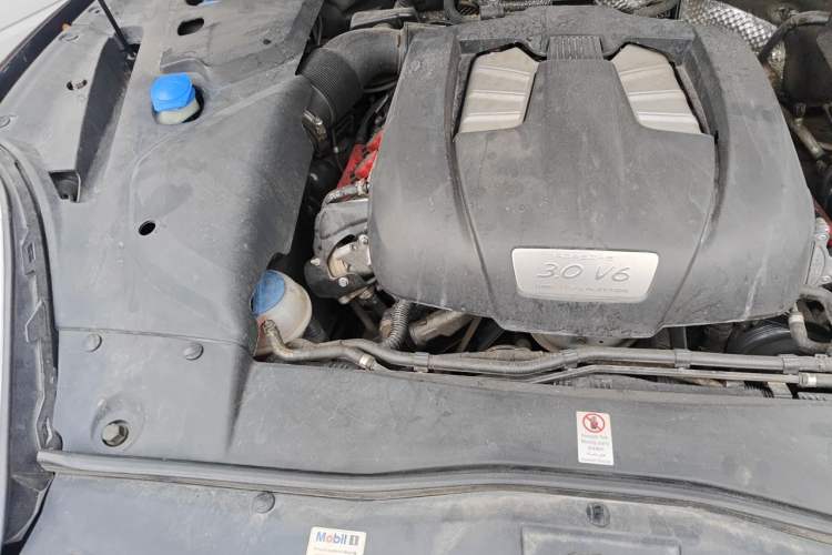 Used Porsche Cayenne 2016 Cayenne 3.0T Engine Bay Right
