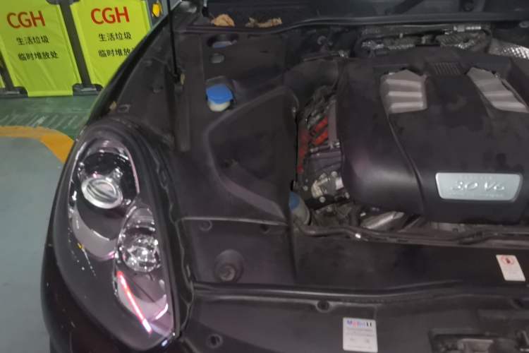 Used Porsche Cayenne 2016 Cayenne Platinum Edition 3.0T Engine Bay Right