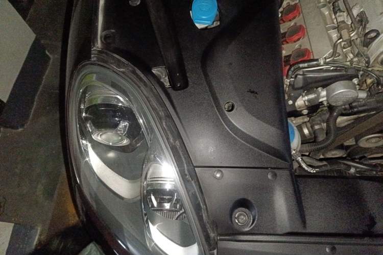 Used Porsche Cayenne 2016 Cayenne 3.0T Engine Bay Right