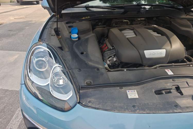 Used Porsche Cayenne 2016 Cayenne Platinum Edition 3.0T Engine Bay Right