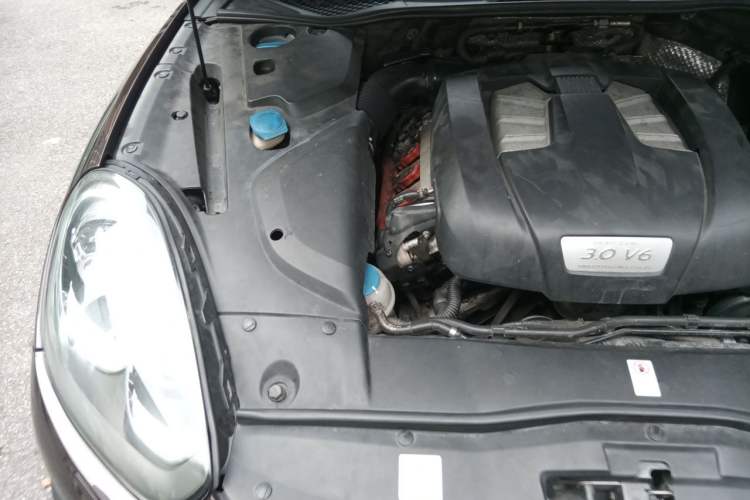 Used Porsche Cayenne 2016 Cayenne Platinum Edition 3.0T Engine Bay Right