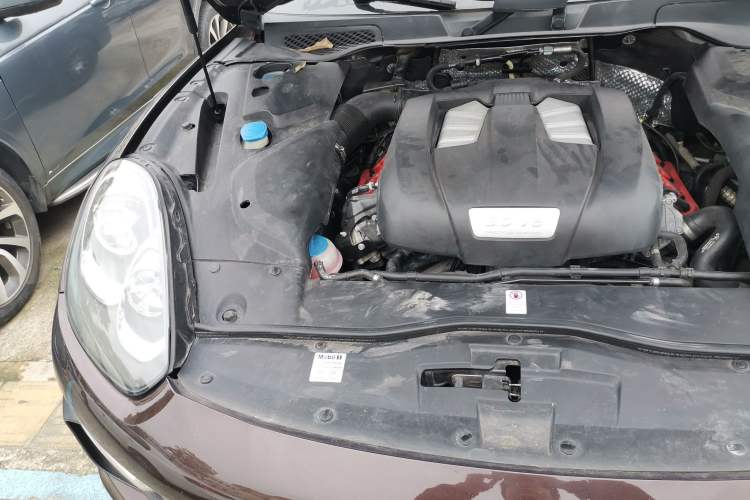 Used Porsche Cayenne 2016 Cayenne 3.0T Engine Bay Right