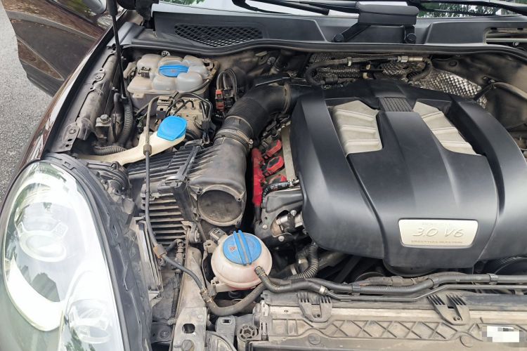 Used Porsche Cayenne 2016 Cayenne Platinum Edition 3.0T Engine Bay Right