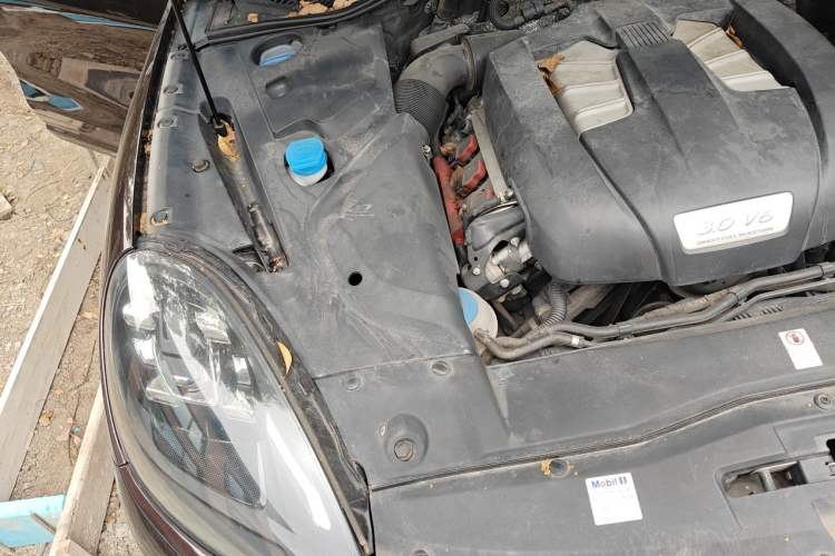 Used Porsche Cayenne 2016 Cayenne 3.0T Engine Bay Right