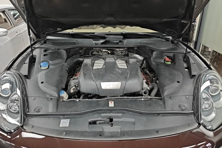 Used Porsche Cayenne 2016 Cayenne Platinum Edition 3.0T Engine Bay